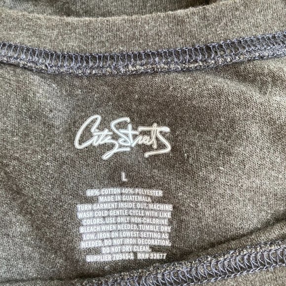 SKULL & ROSES  UNISEX TEE Size Large - Picture 4 of 6